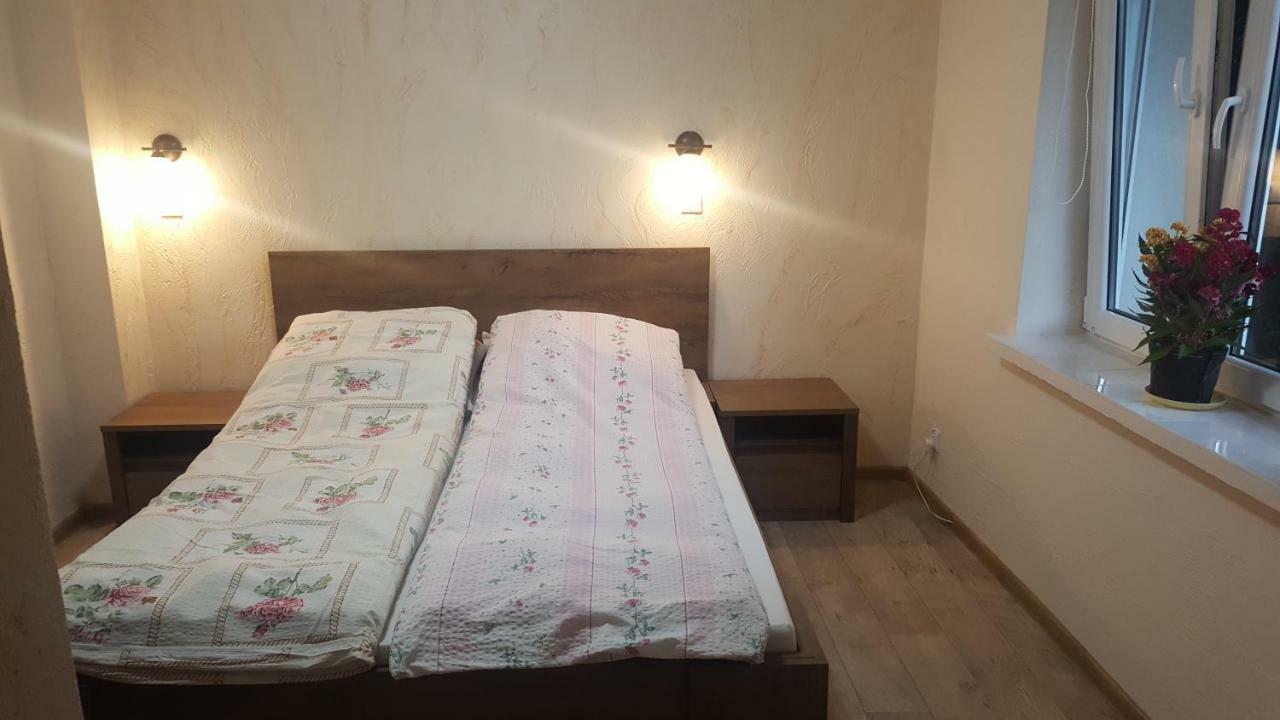 Pod Srebrna Roza Apartment Checiny  Exterior photo